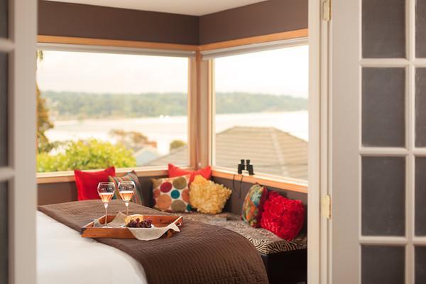 Three Tree Point Bed And Breakfast Burien Bagian luar foto
