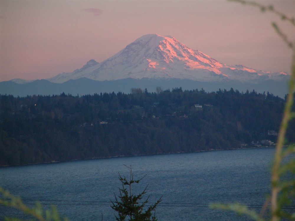 Three Tree Point Bed And Breakfast Burien Bagian luar foto
