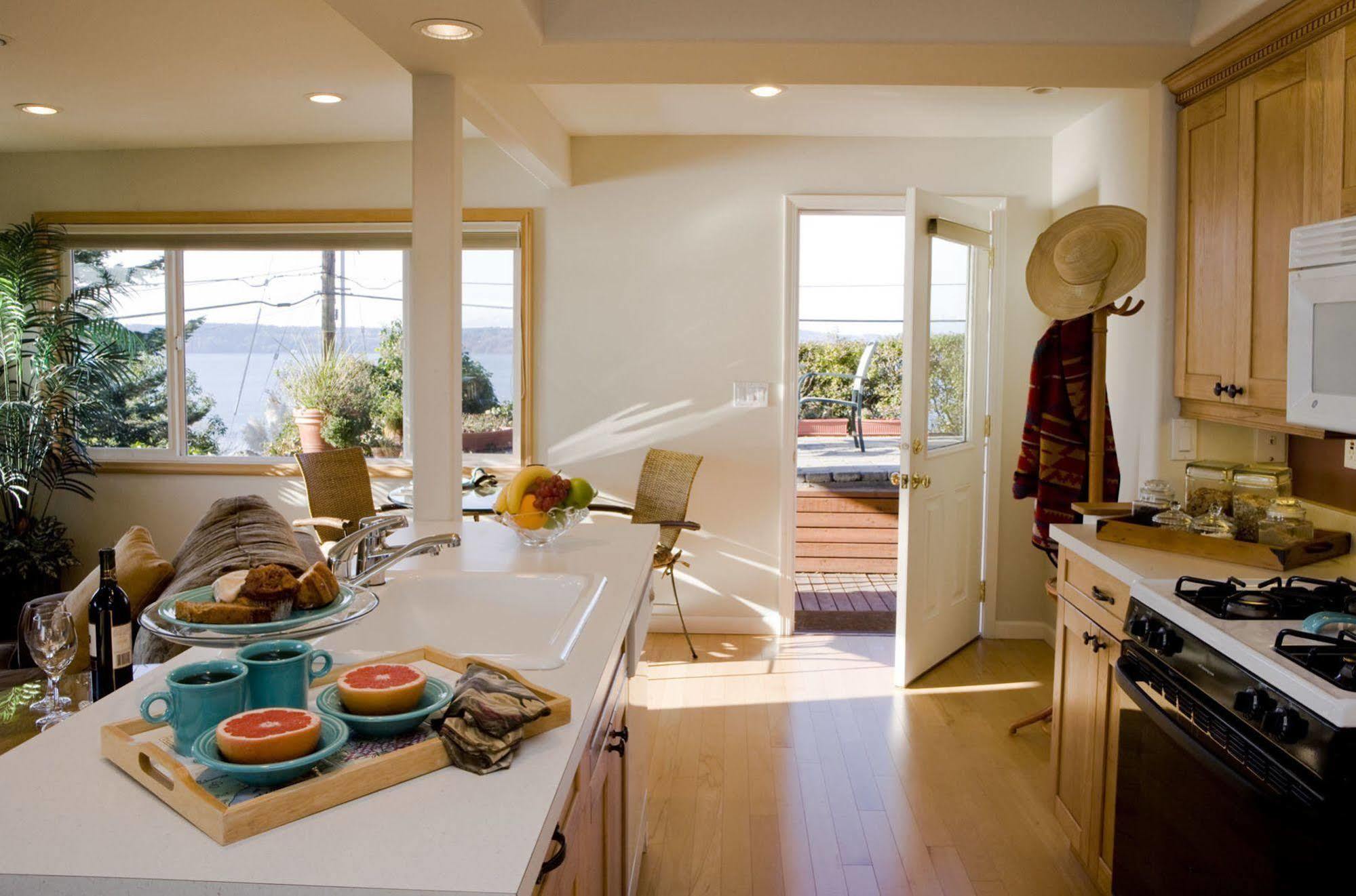 Three Tree Point Bed And Breakfast Burien Bagian luar foto