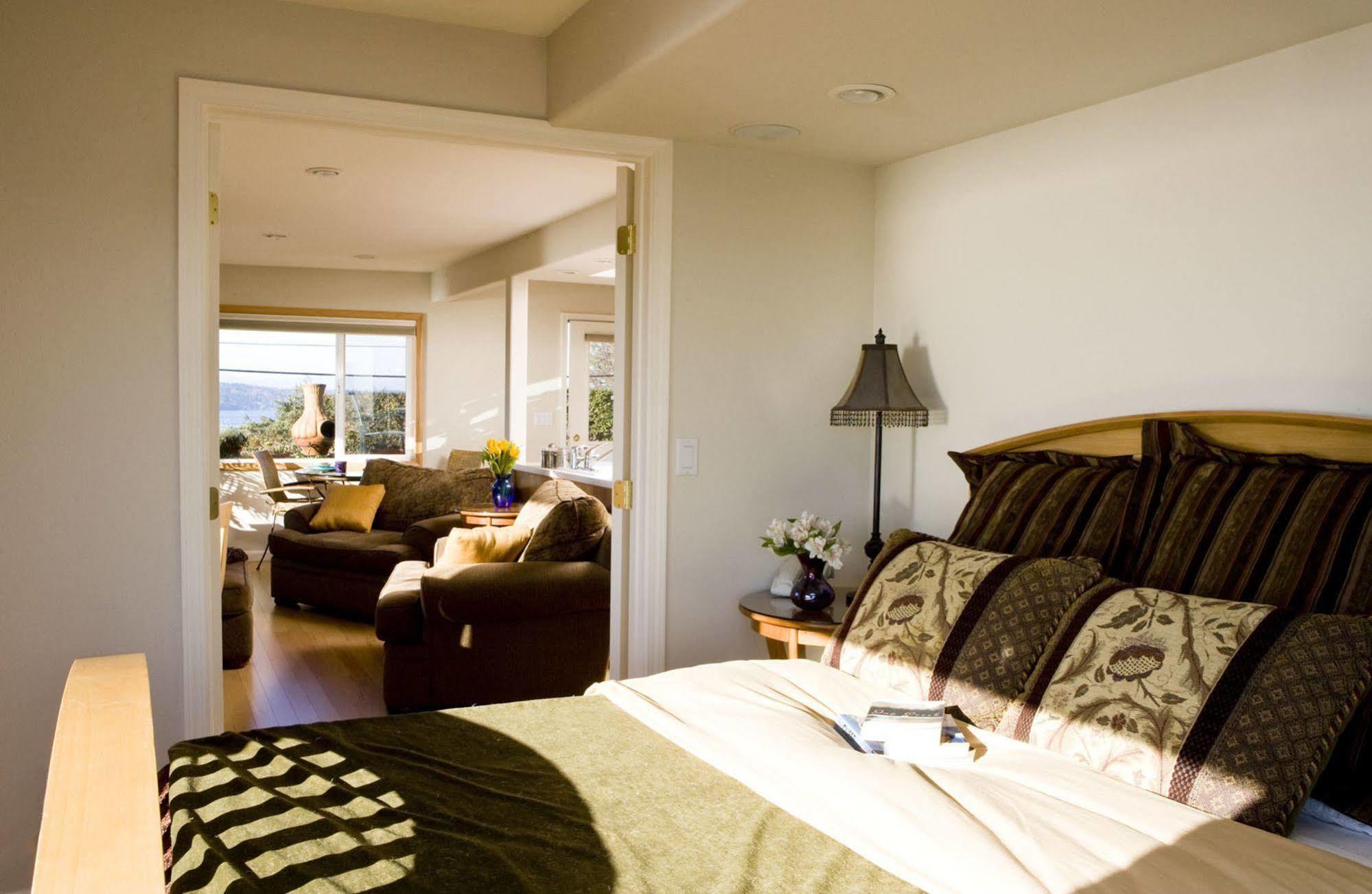 Three Tree Point Bed And Breakfast Burien Bagian luar foto